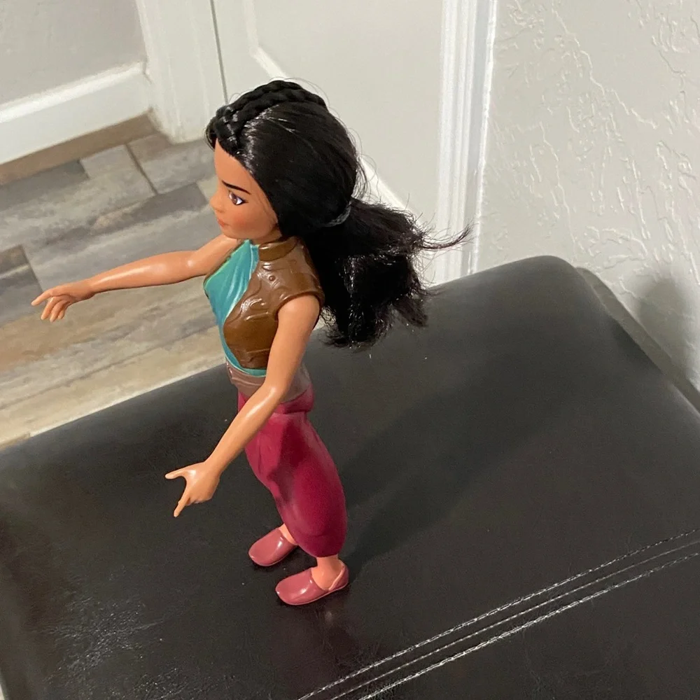 Disney Pricess Raya Doll with Teal and Burgundy Outfit